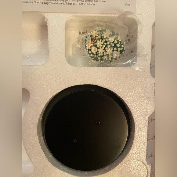 Princess Kate collectible doll from Royal Wedding by Danbury Mint - Picture 5 of 6